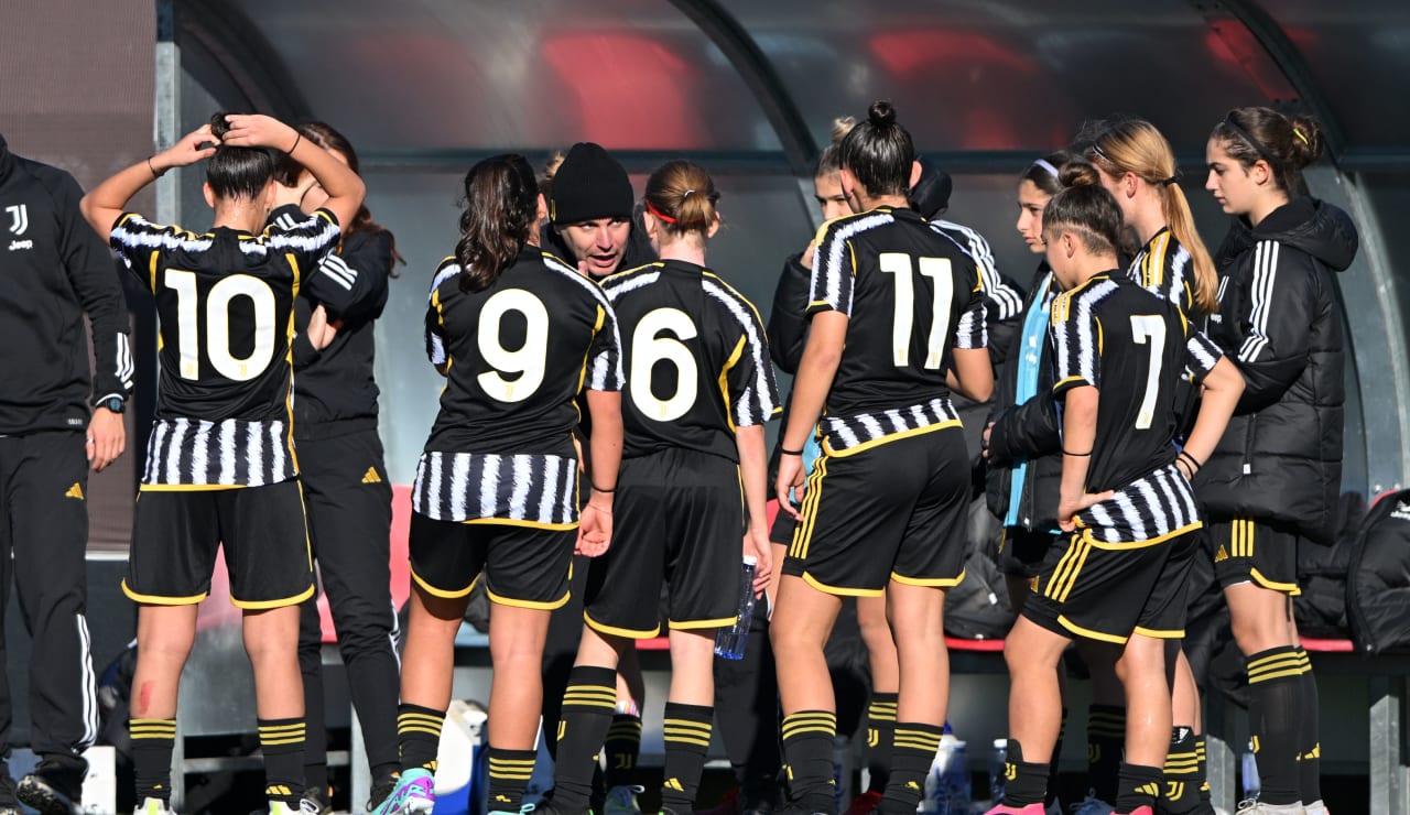 women under 15 vs OL 7