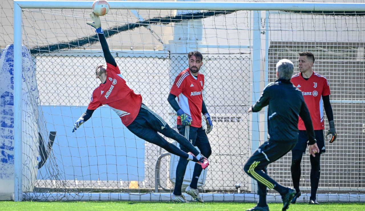 uel training before freiburg 18