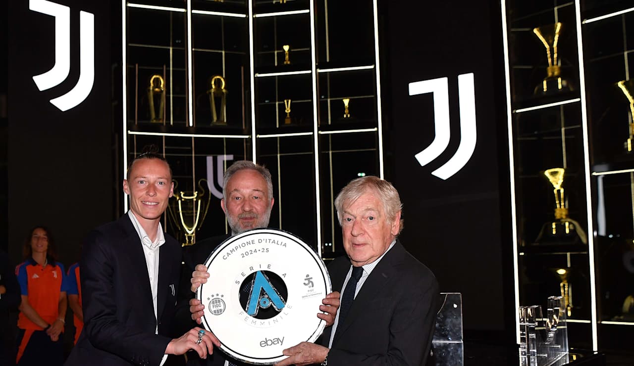 women trophies 22 may 25 19