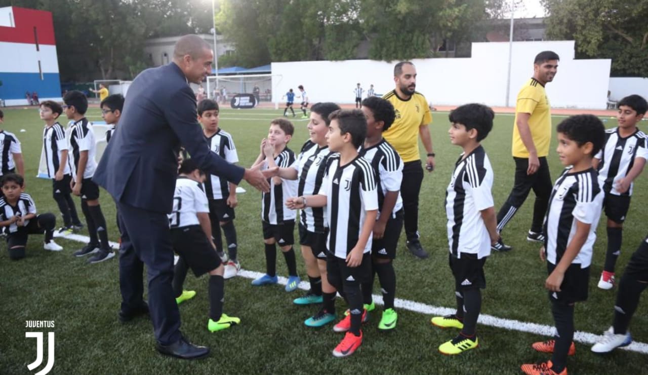 Trezeguet visits Juventus Academy Jeddah - Juventus