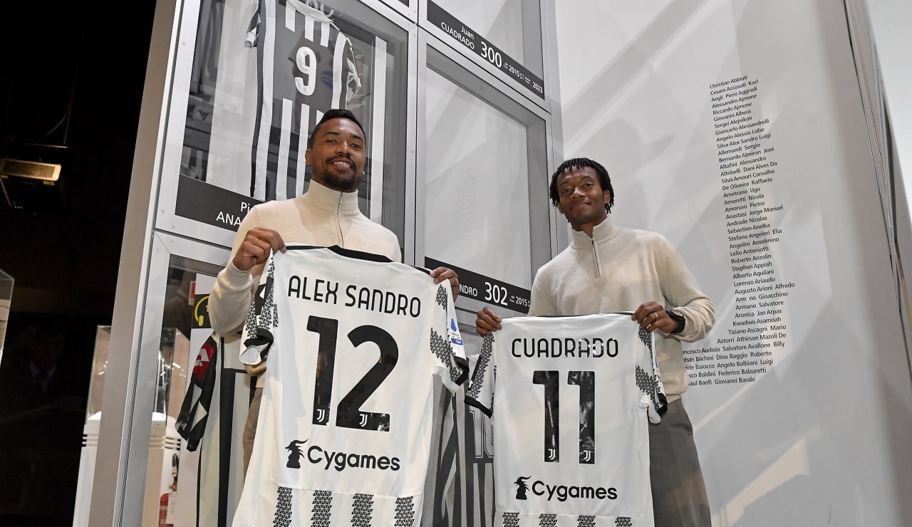 Alex Sandro e Cuadrado allo Juventus Museum 1