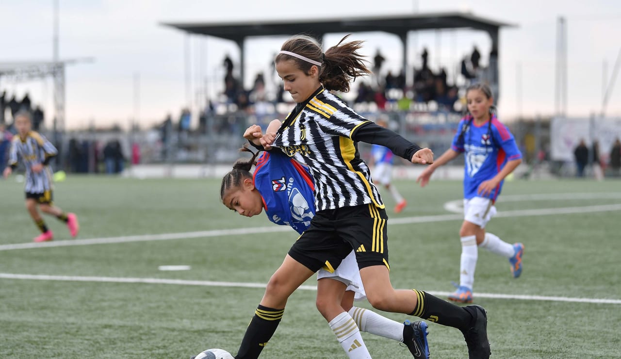 women under 13 vs OL 20