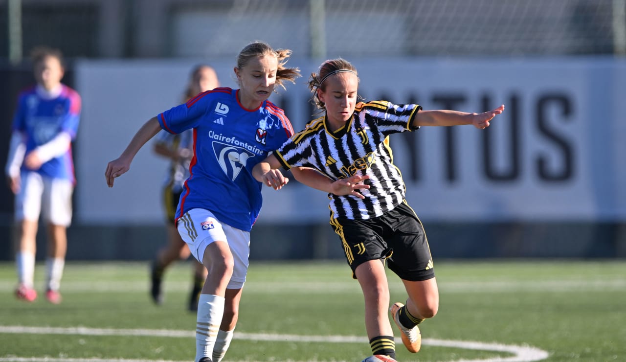 women under 15 vs OL 18
