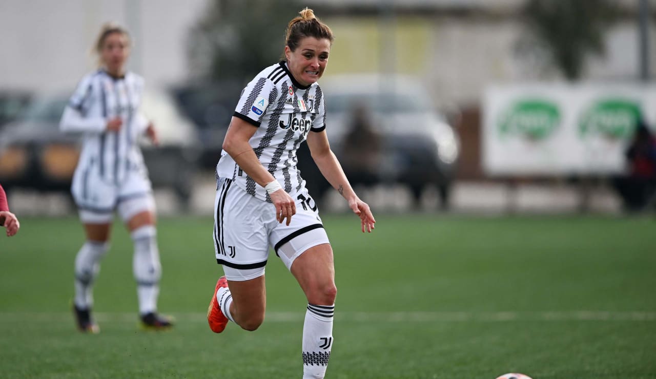 Cristiana Girelli in azione contro il Cittadella in Coppa Italia