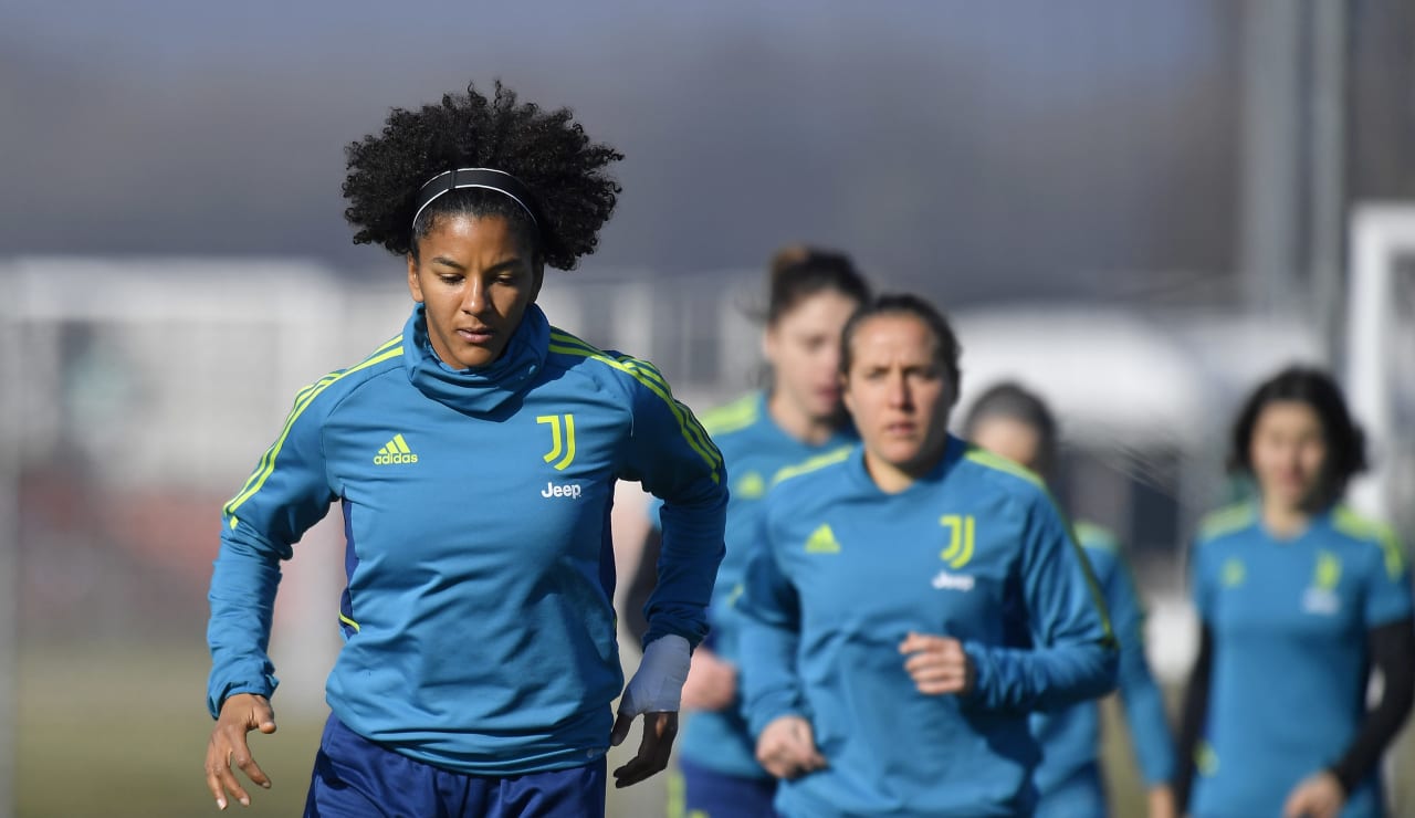 Women Training towards Milan 2