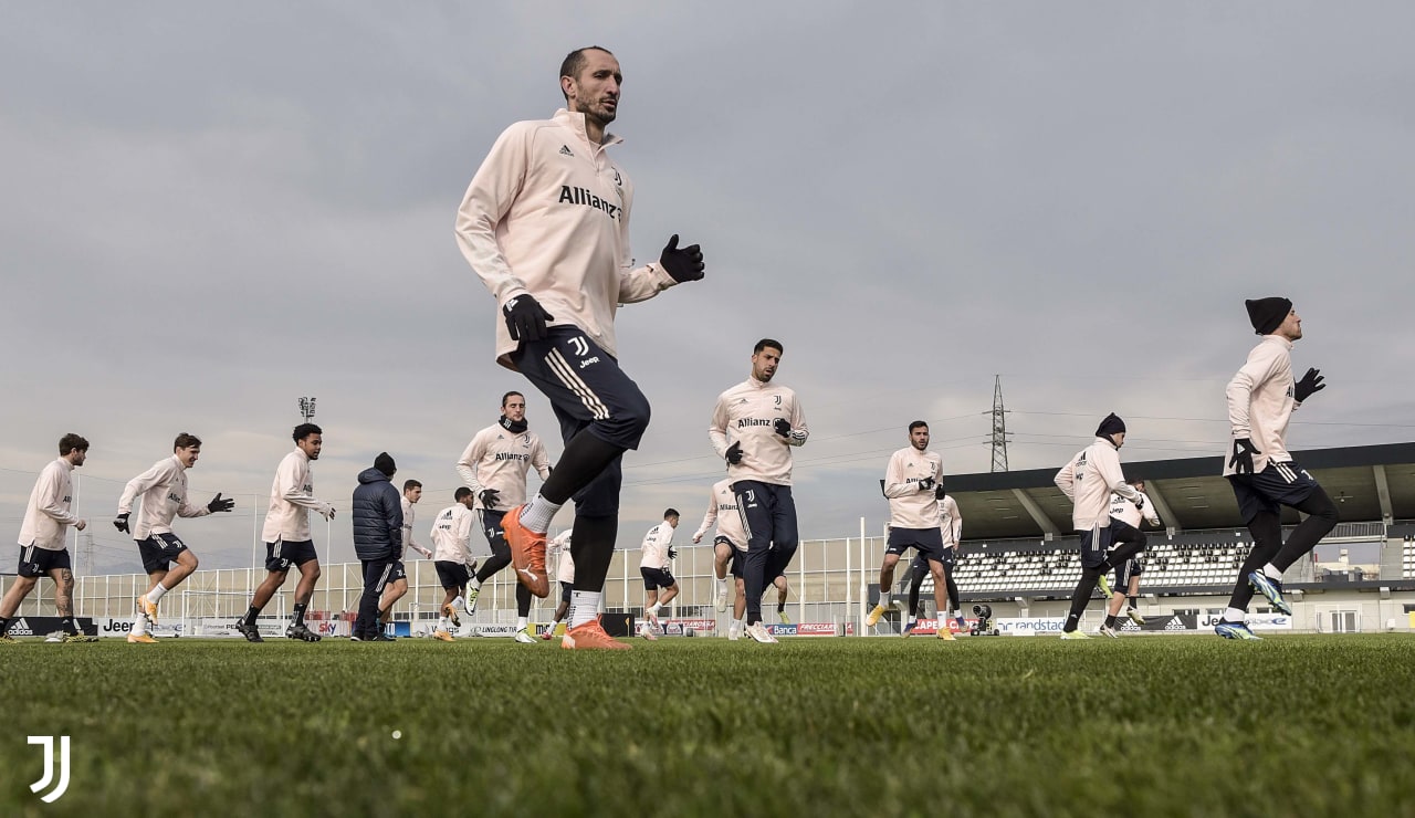 Elenco da Juventus finalizando os preparativos para o duelo contra a Inter de Milão. Equipe de Turim ao vencer na Serie A encosta no rival e entra de vez na briga pelo Scudetto.  Foto: Site Oficial da Juventus