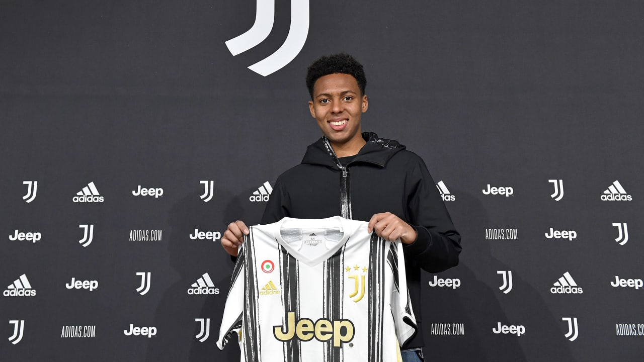 公式発表 マルレー アケがユヴェントスに加入 トンギャがマルセイユへ Juventus 公式発表 マルレー アケがユヴェントスに加入 トンギャがマルセイユへ Juventus