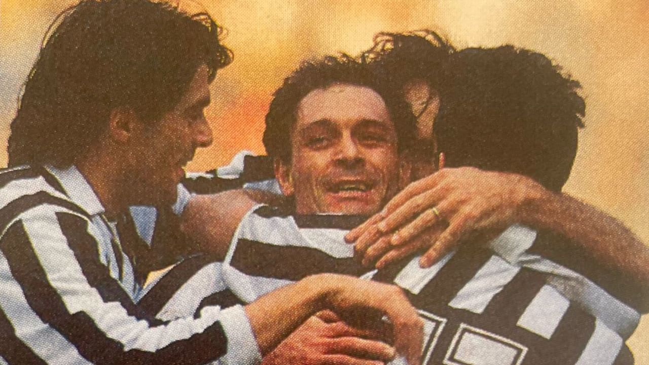 La Bundesliga torna alla carica per il calciatore della Juventus: le foto