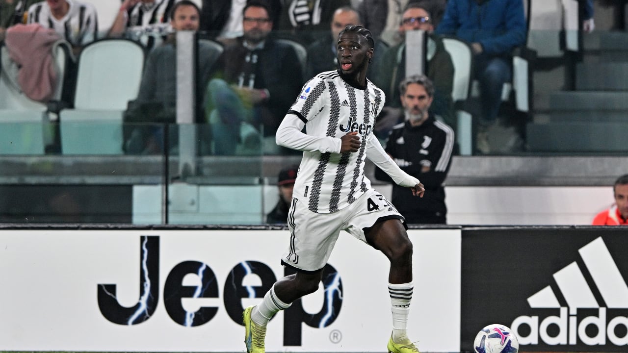 Bayern Munich in hot battle with Borussia Dortmund to sign 19-year-old Juventus attacker