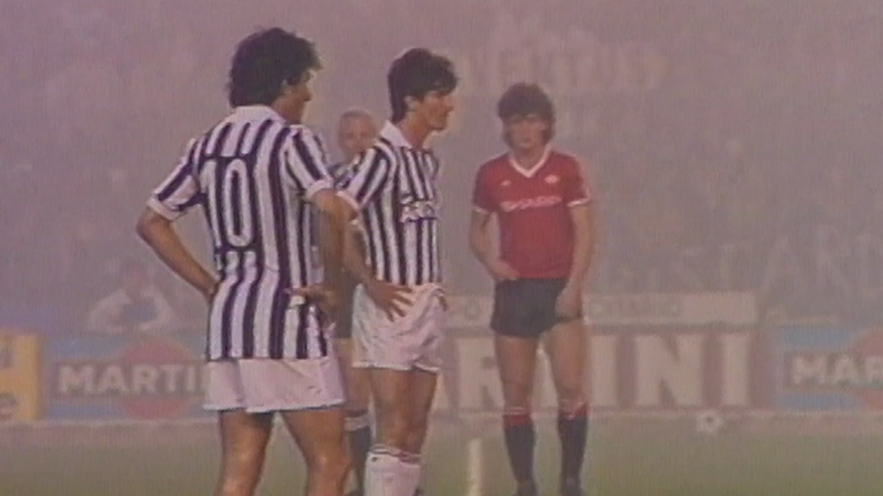 Maglietta Retro Juventus FC 1983-84 Coppa Delle Coppe - Uomo, Collo A T, 50% Cotone 50% Poliestere