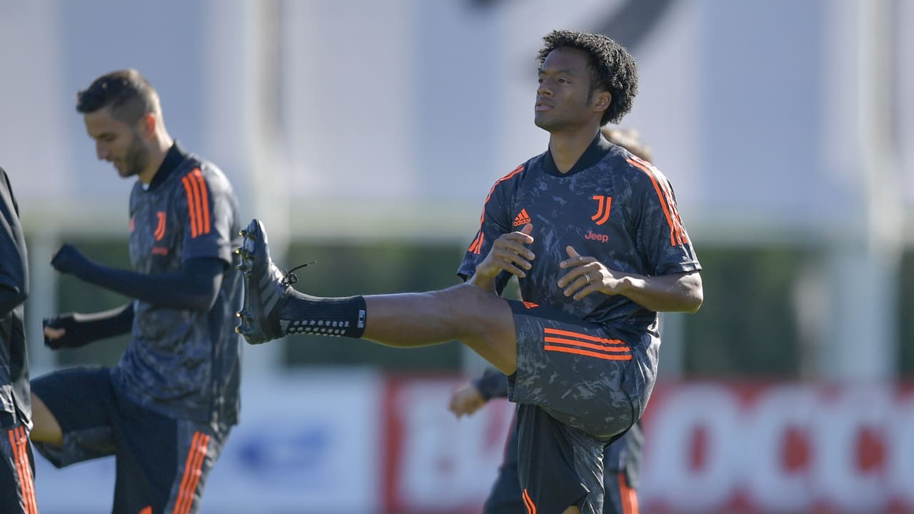 LIVE | Juve's workout on the Eve of Ferencvaros - Juventus - Juventus TV