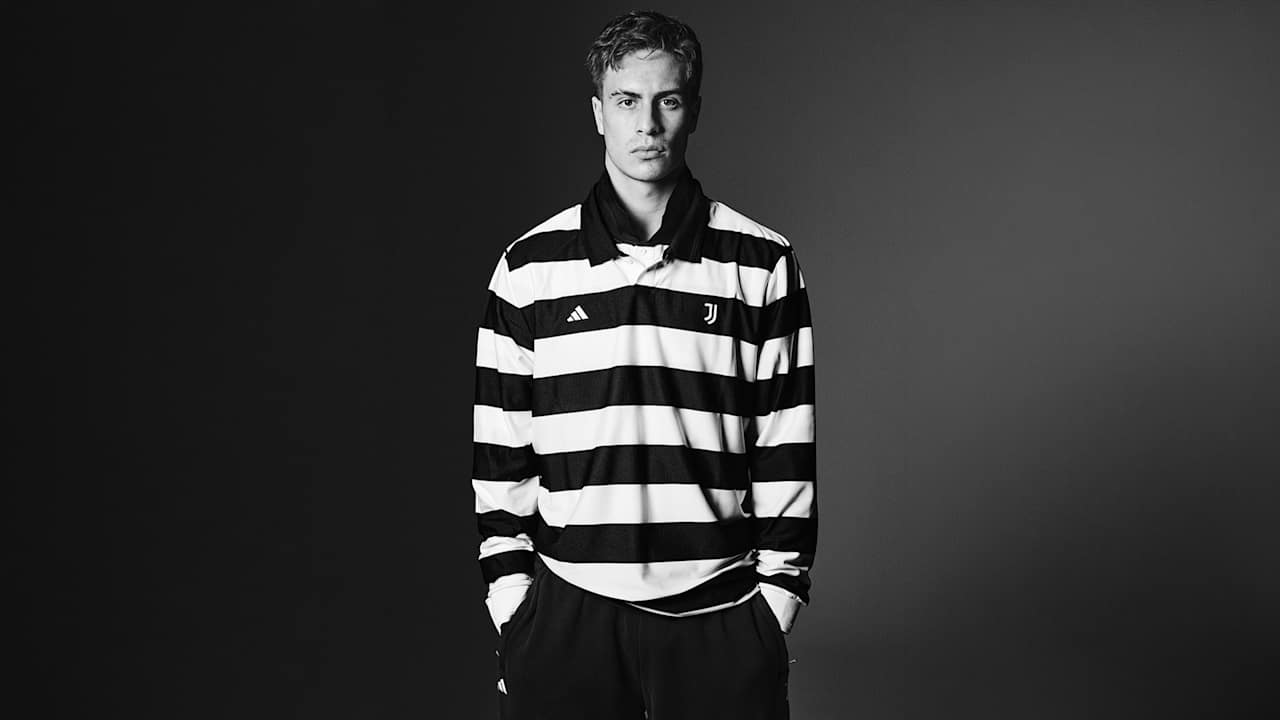 ウェア  Juventus 4th Jersey THROUGH THE STRIPES: THE 4TH KIT IS HERE - Juventus