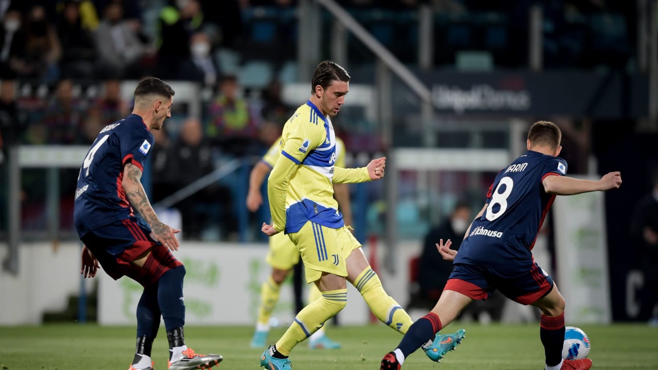 Cagliari Juventus Serie A Tim 2021 2022 Juventus Men S First Team Cagliari Juventus Serie A Tim 2021 2022 Juventus Men S First Team