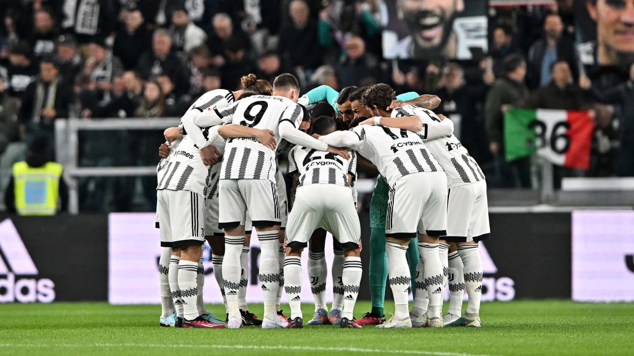 Abbraccio di gruppo della Juventus