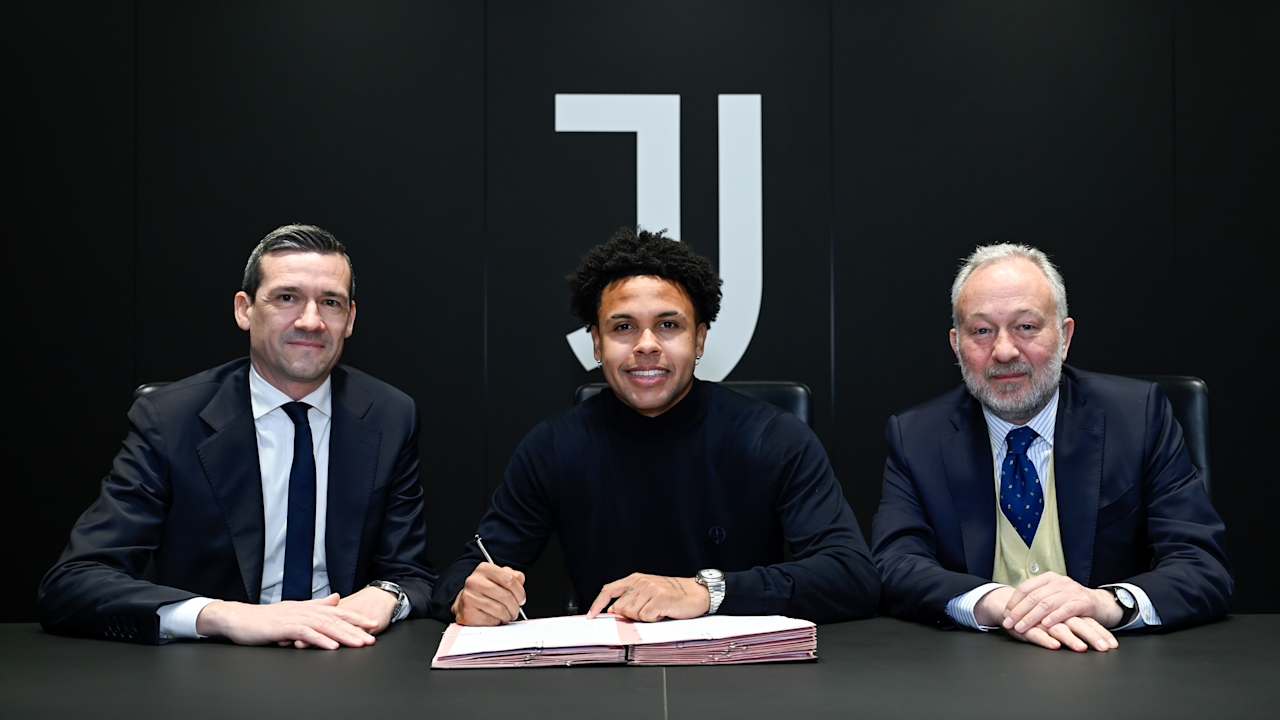 McKennie_firma