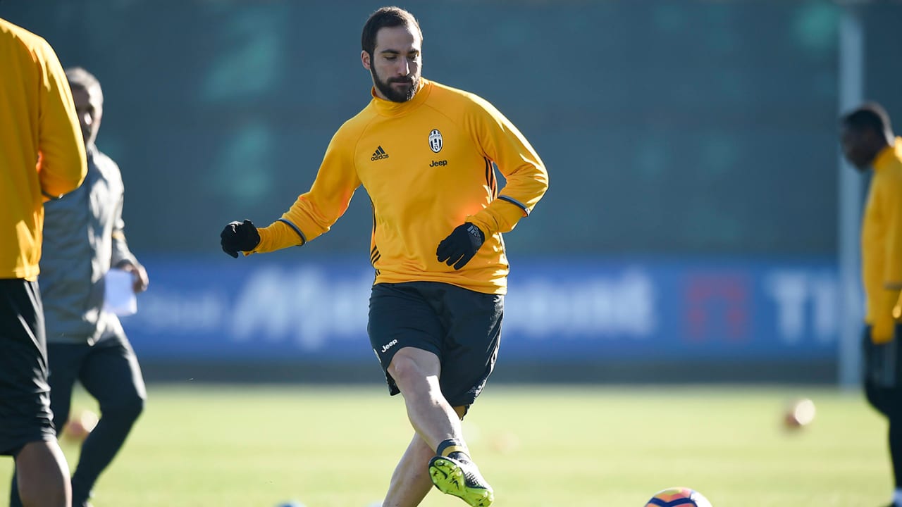 wm_higuain_0112.jpg