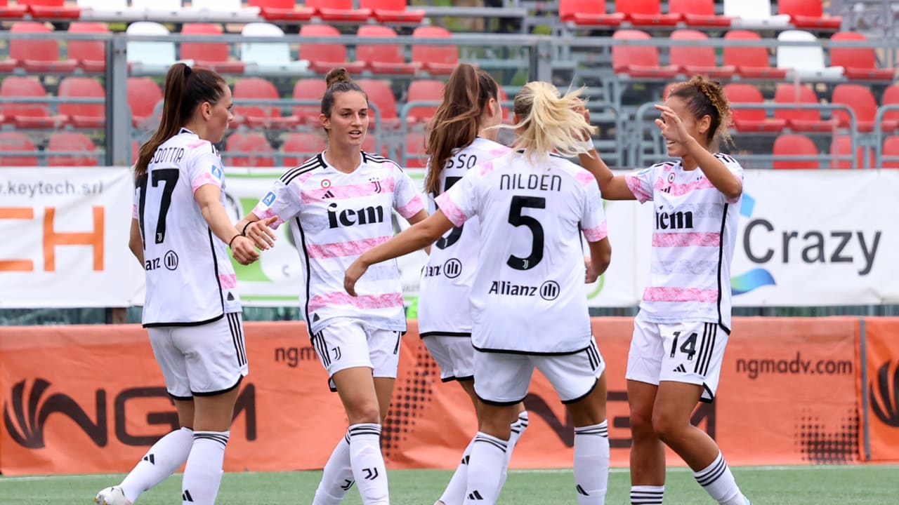Juventus Women esultanza dopo il gol al Pomigliano
