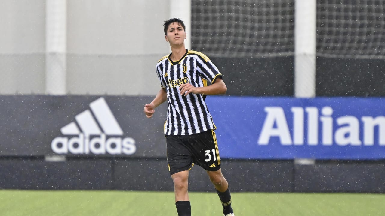 Javier Gil Puche in campo contro il Cagliari Primavera 
