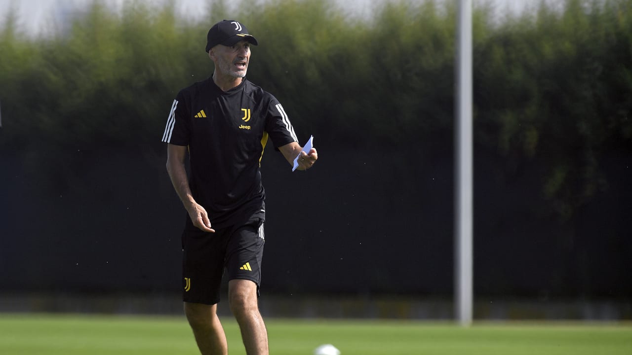 Paolo Montero in allenamento a Vinovo
