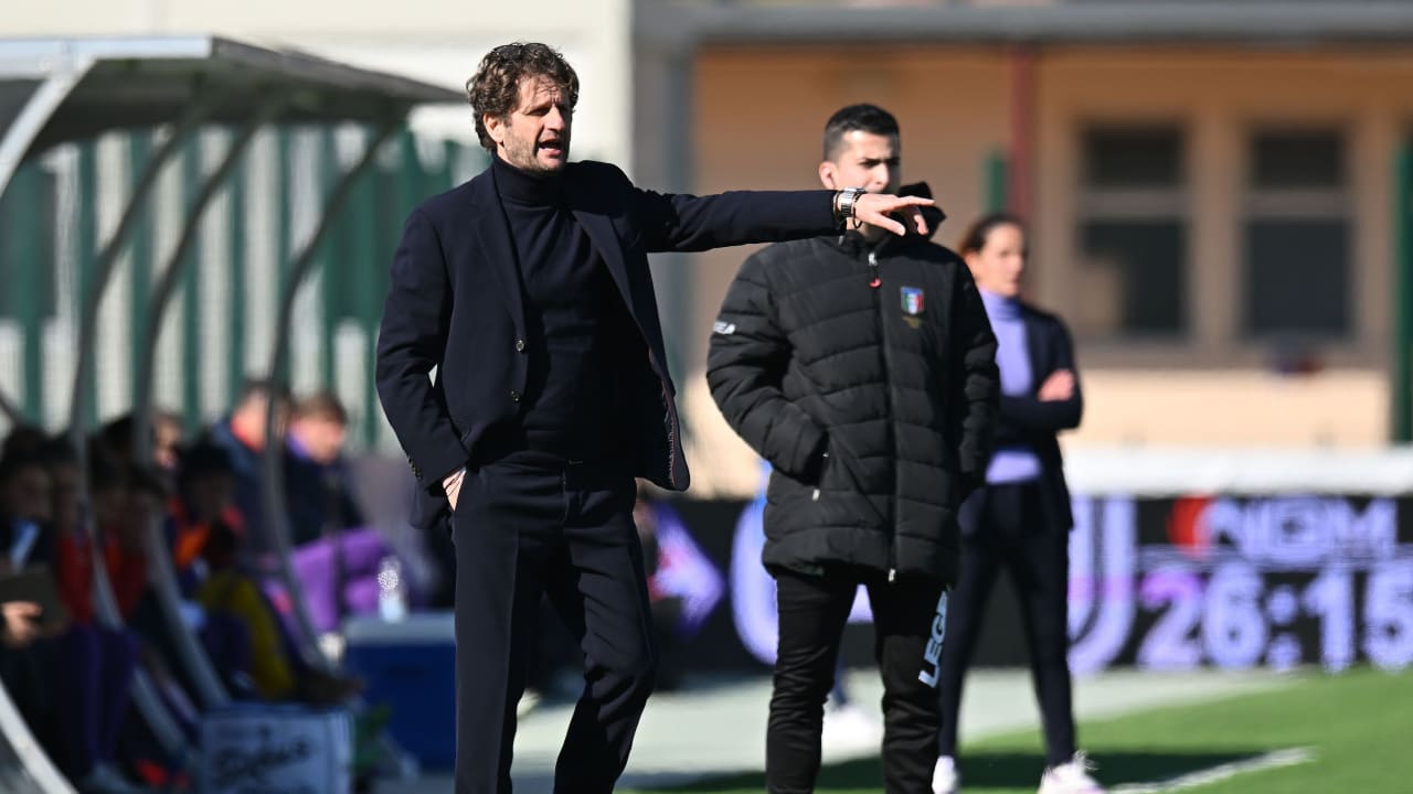 Mister Montemurro durante Fiorentina - Juventus Women