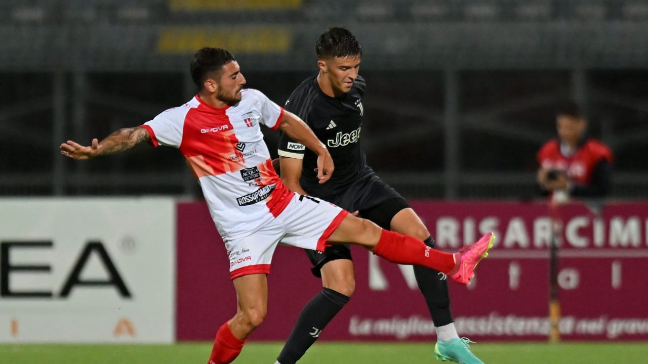 Tarik Muharemovic in azione durante Rimini-Juventus Next Gen