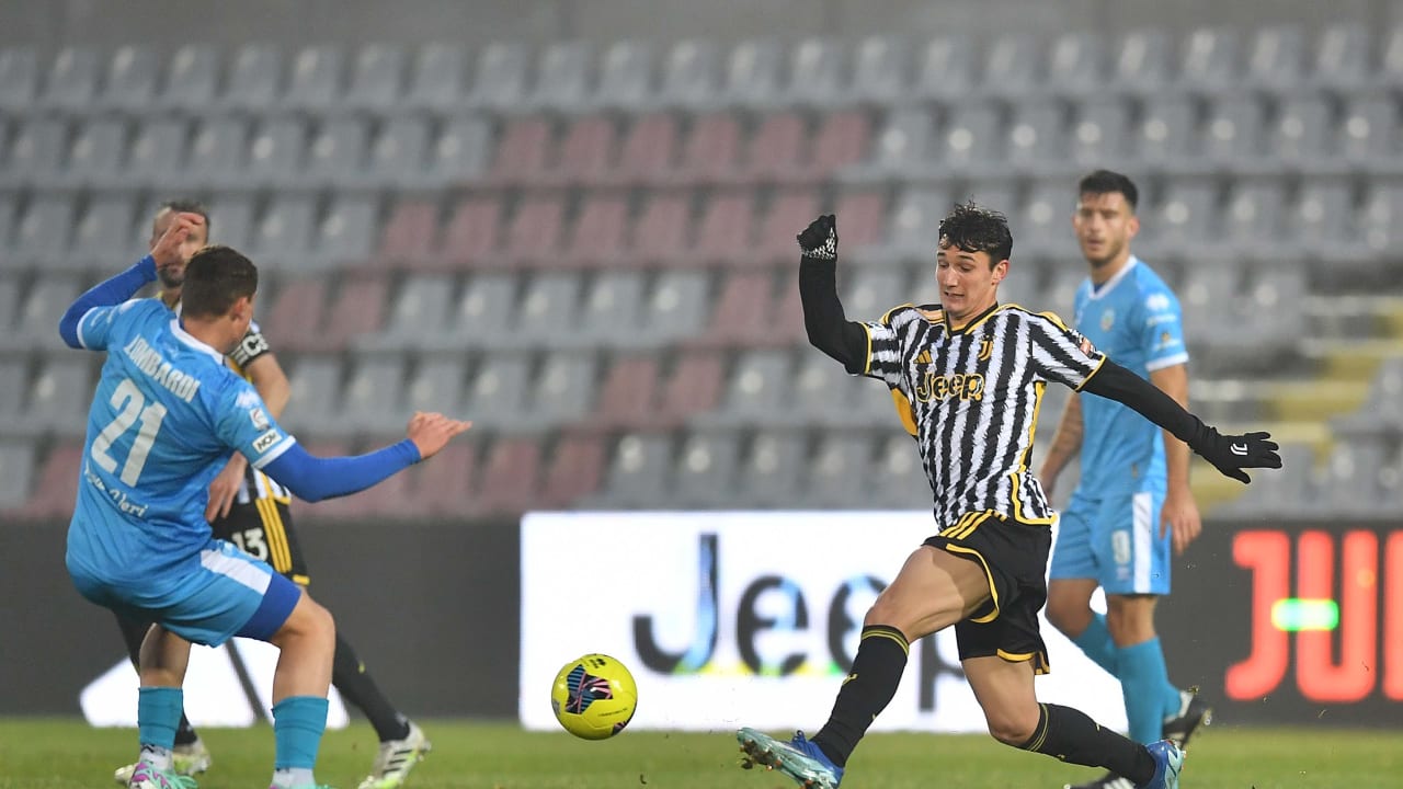 Samuele Damiani in campo durante Juventus Next Gen-Pineto