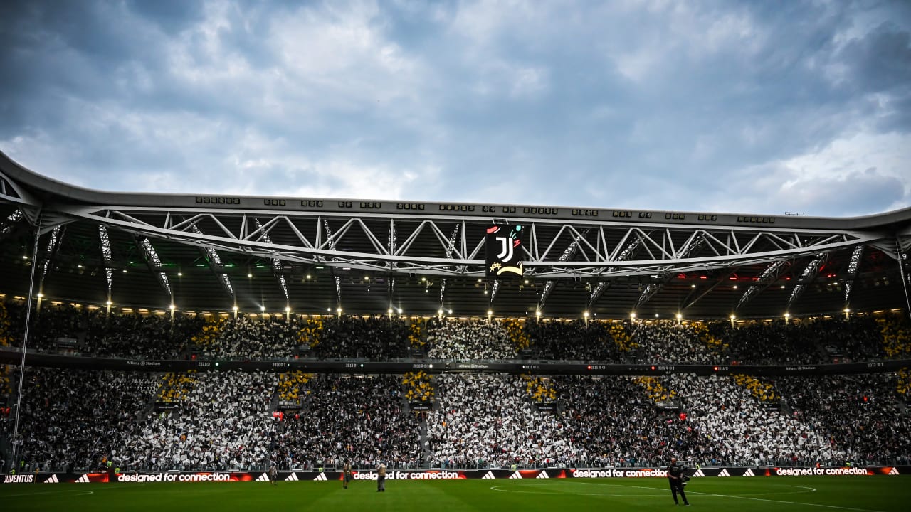 La coreografia dell'Allianz Stadium per Juventus-Milan del 28 maggio 2023