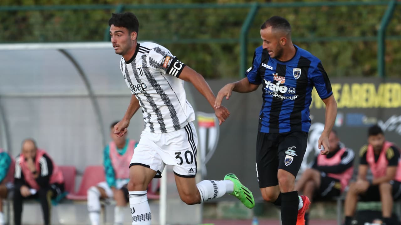 Alessandro Sersanti in azione durante Renate - Juventus Next Gen