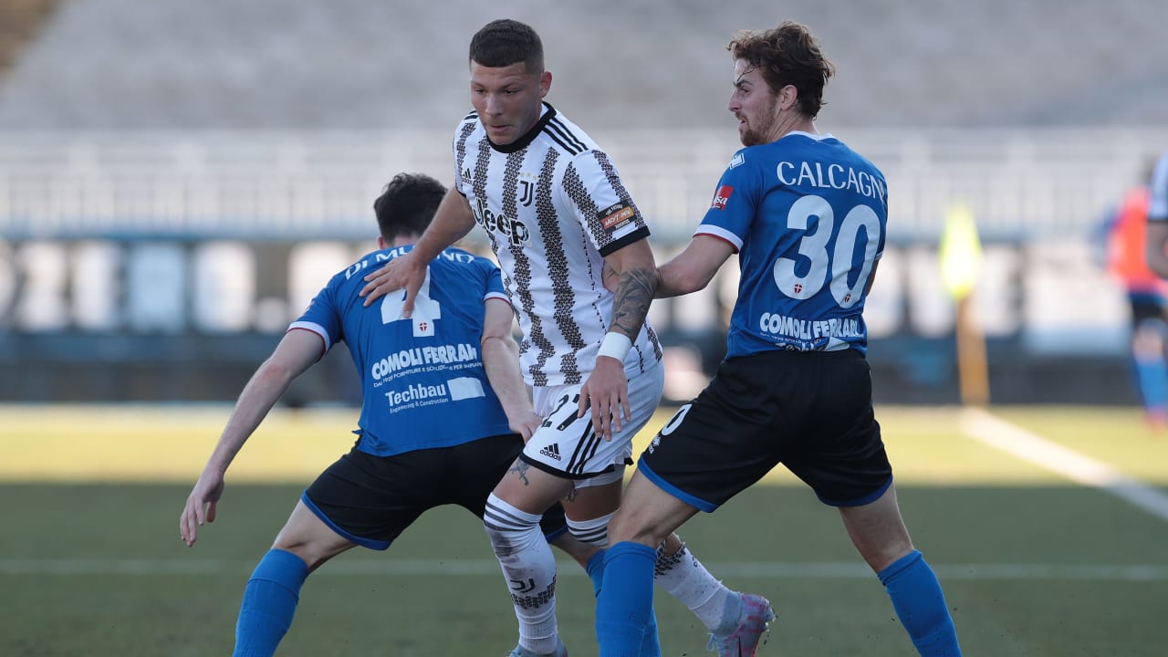 Besaggio in azione in Novara-Juventus Next Gen