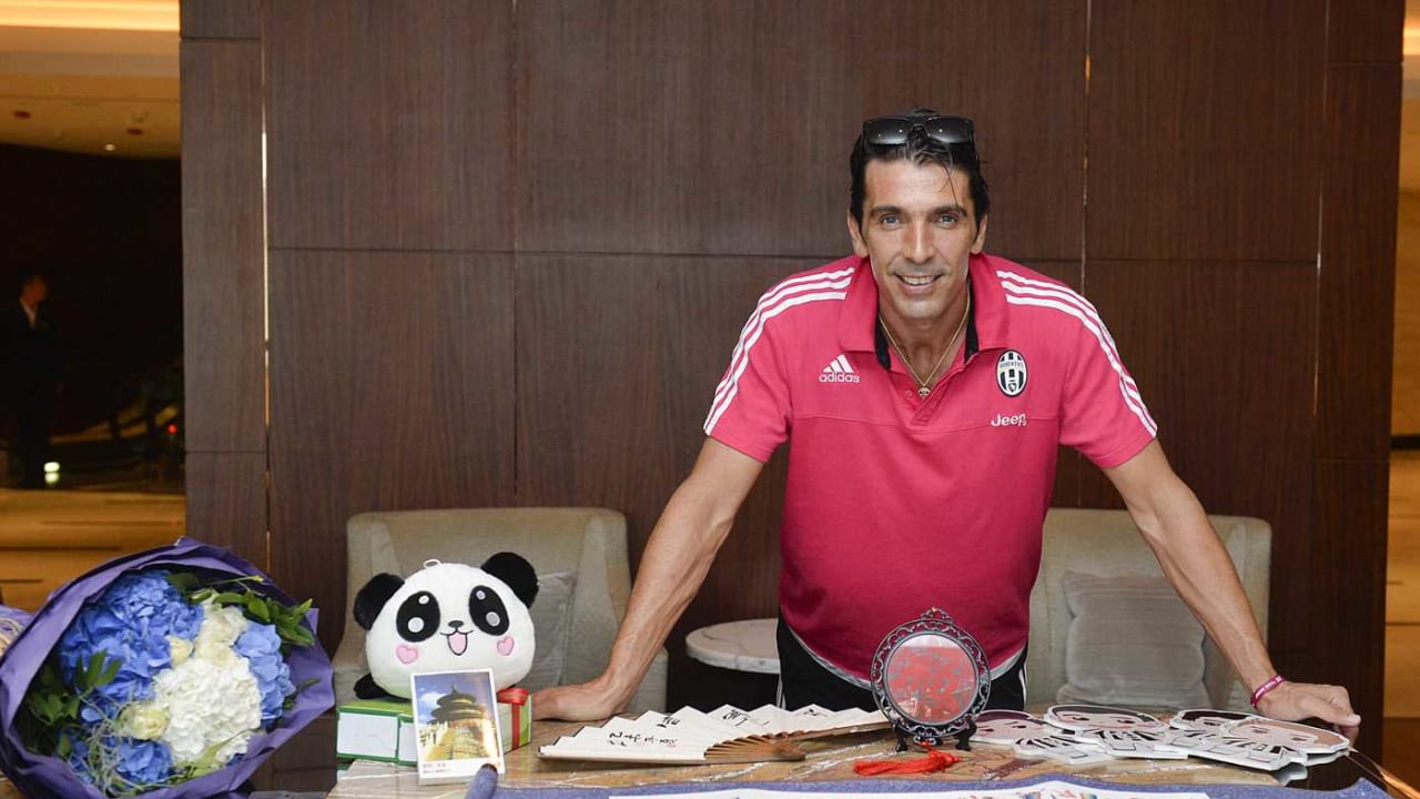 doni buffon cina shanghai.jpg