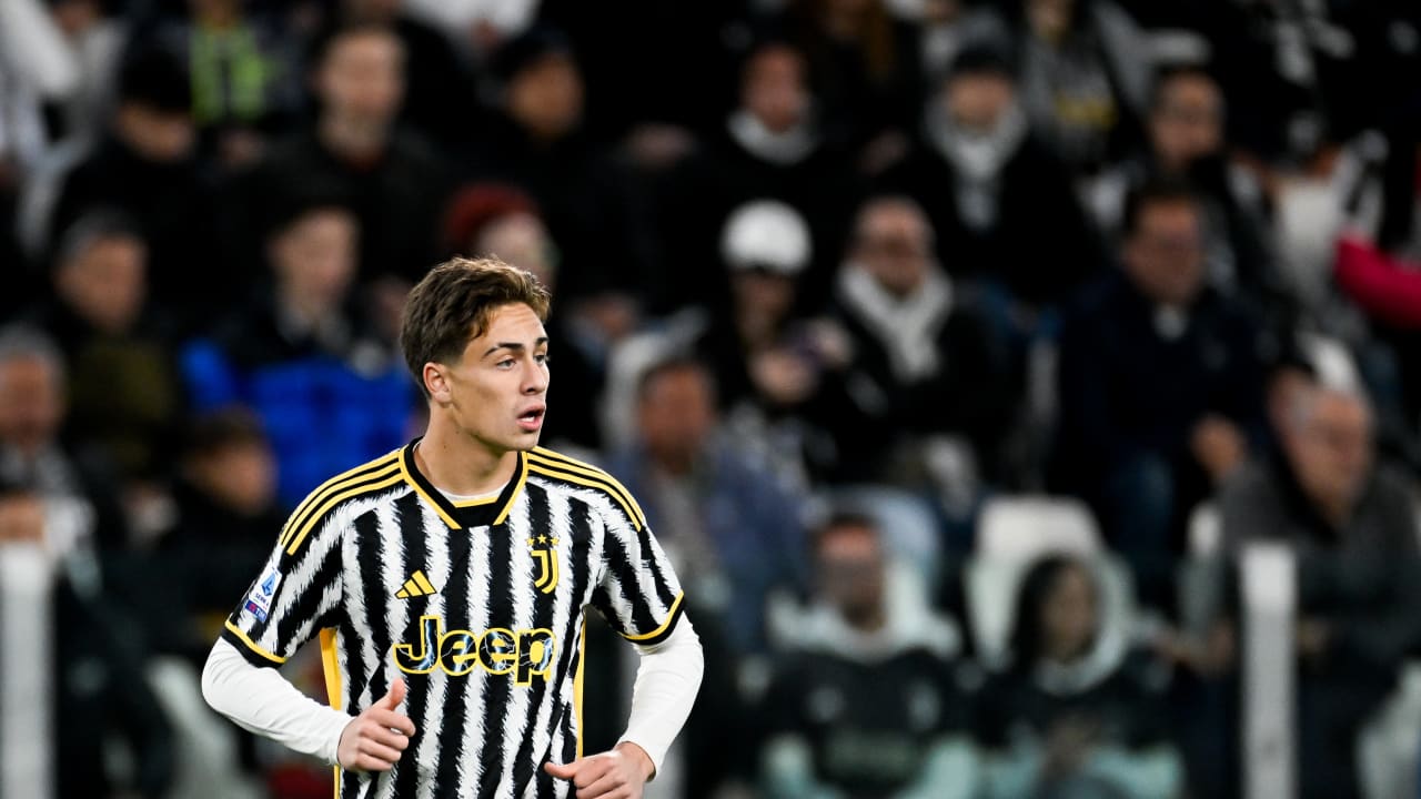 Kenan Yildiz con la maglia della Juventus