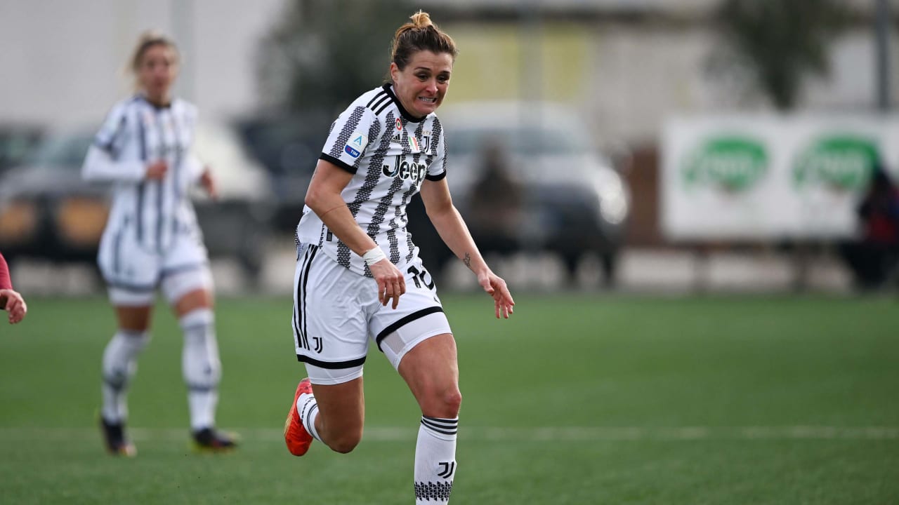 Cristiana Girelli in azione contro il Cittadella in Coppa Italia