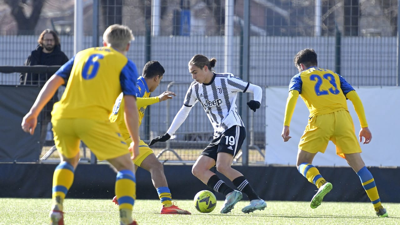 Kenan Yildiz in azione durante Juventus Under 19 - Frosinone Under 19