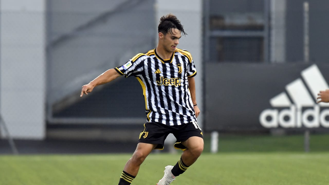 Michele Scienza in azione durante Juventus Primavera-Empoli Primavera