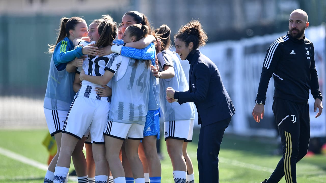 L'esultanza dell'Under 19 femminile durante Roma - Juventus