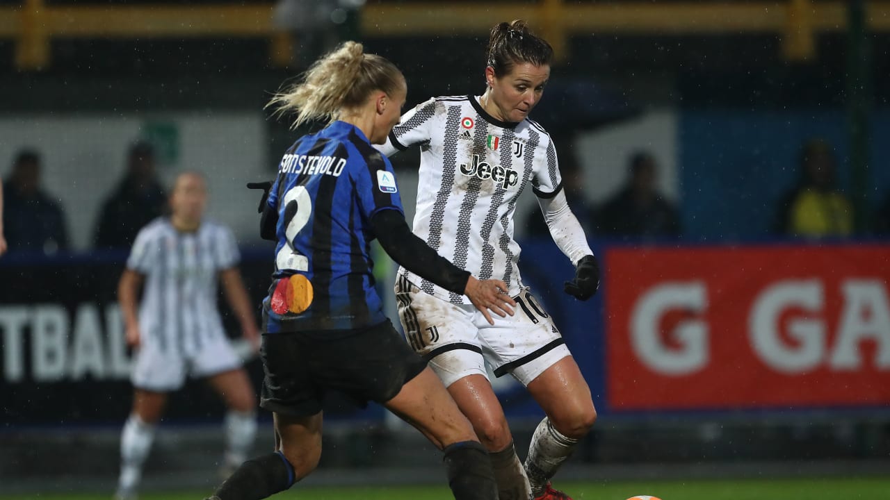 Cristiana Girelli in azione contro l'Inter