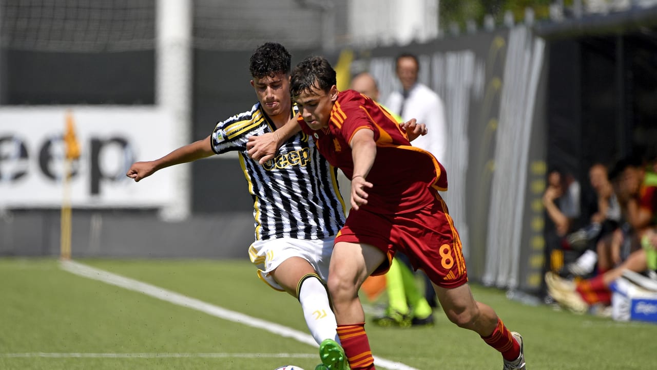 Filippo Grosso in azione durante Juventus Primavera-Roma Primavera