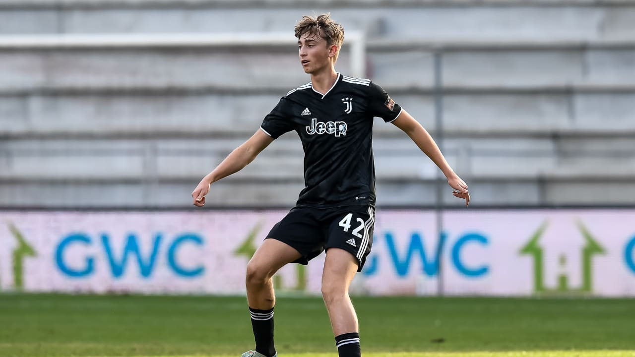 Dean Huijsen con la maglia della Juventus Next Gen