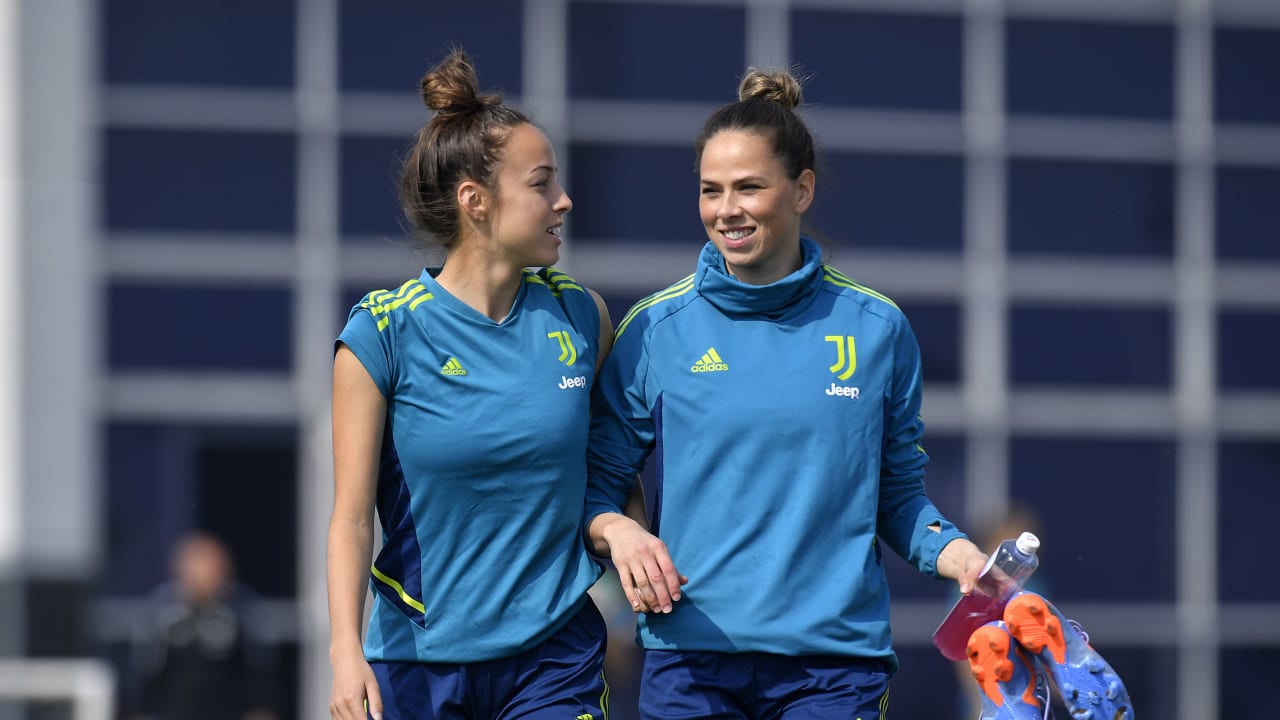 Julia Grosso e Sara Bjork Gunnarsdóttir in allenamento