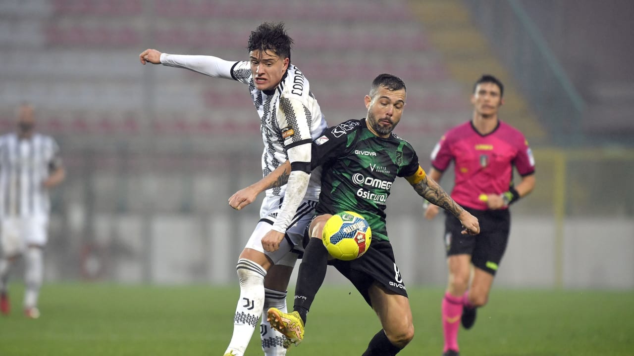 Mattia Compagnon in azione contro il Pordenone