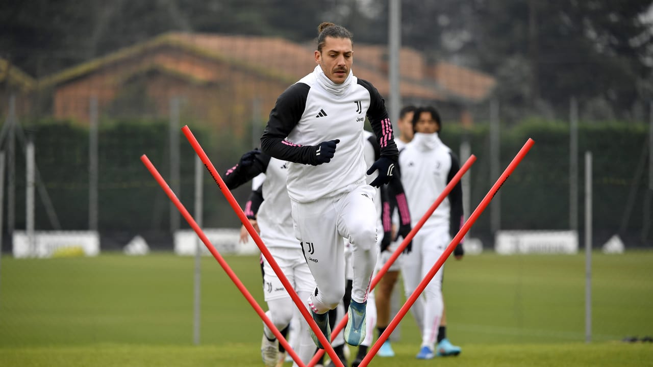 Simone Iocolano in allenamento a Vinovo giovedì 30 novembre 2023