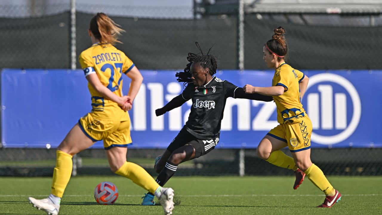 Bénédicte Simon in azione durante il ritorno dei quarti di finale di Coppa Italia contro il Chievo