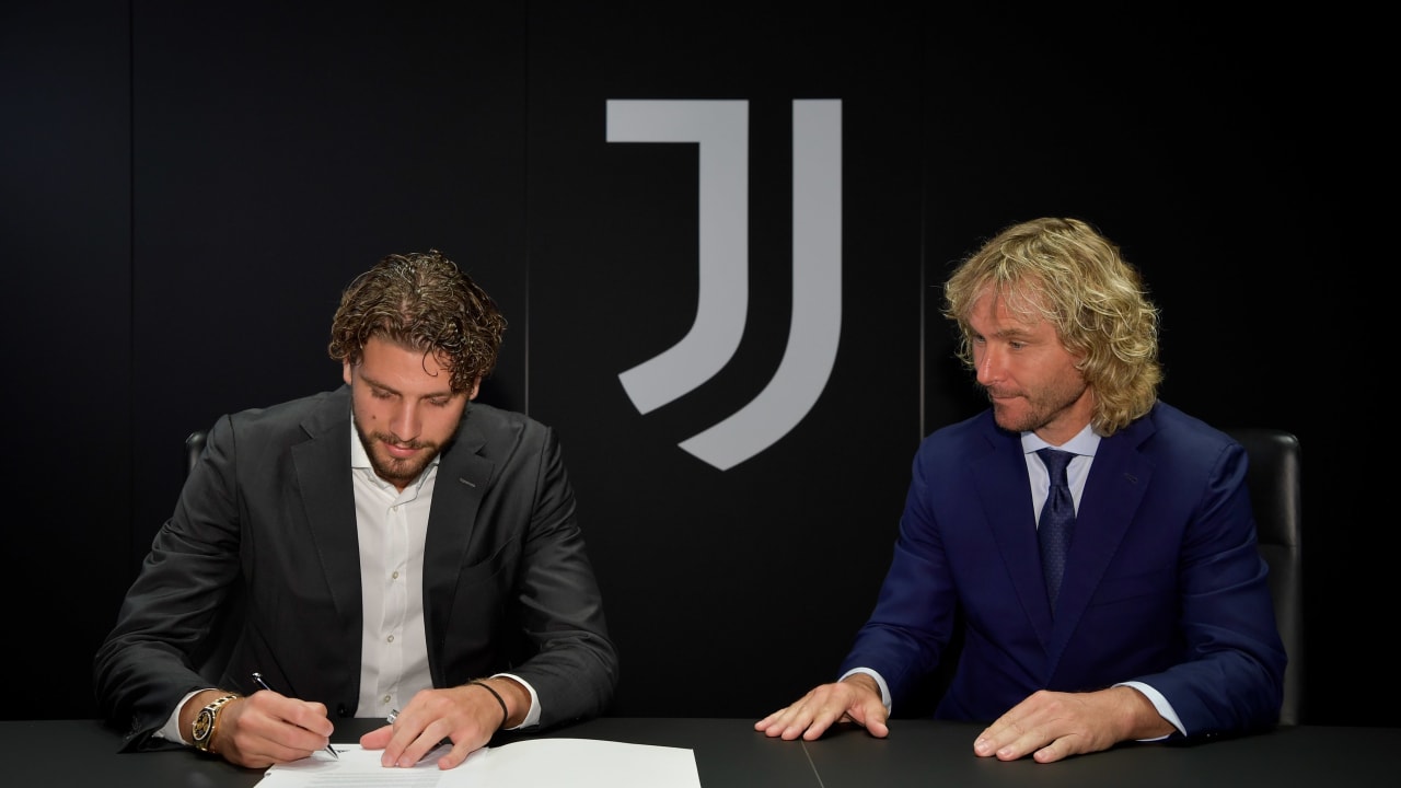 Official: Locatelli joins Juventus! - Juventus