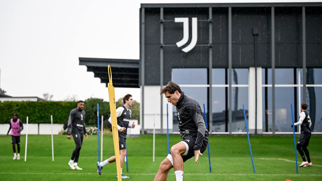 Federico Chiesa in allenamento alla Continassa