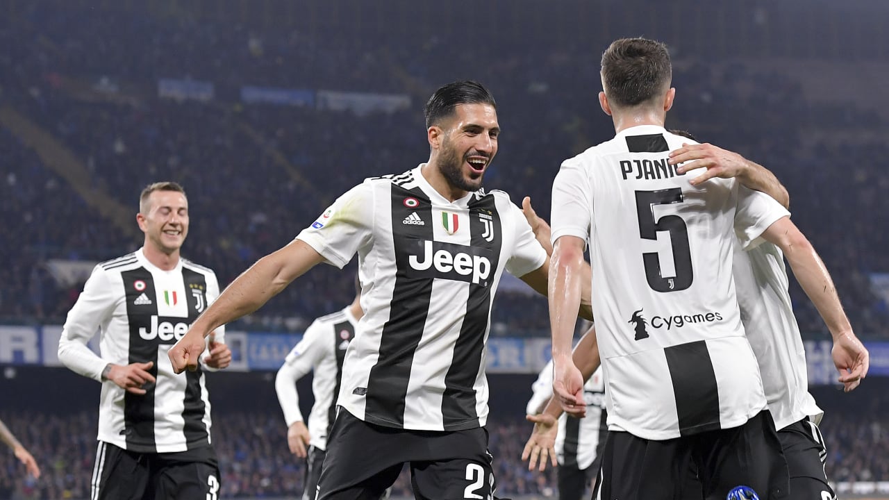 L'esultanza di Miralem Pjanic ed Emre Can contro il Napoli nel marzo 2019