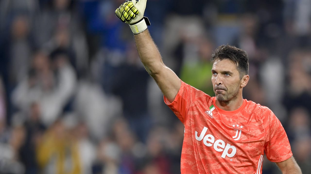 Buffon sets record 648th Serie A appearance! - Juventus