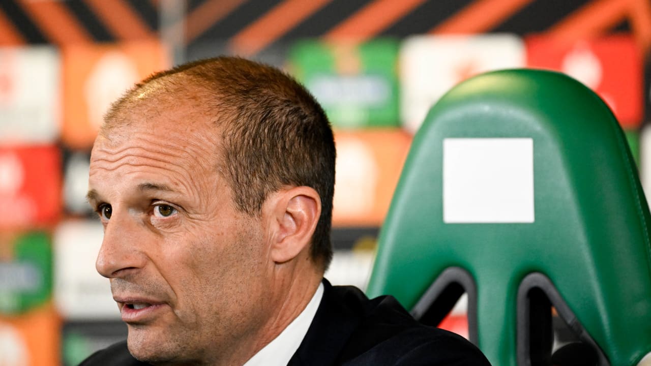 Mister Massimiliano Allegri in conferenza stampa all'Éstadio José Alvalade