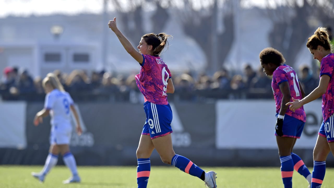 Cantore Juventus Women vs Samp
