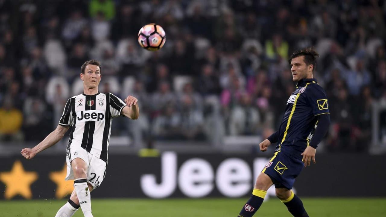 lichsteiner_juventus-chievo_apr2017.jpg