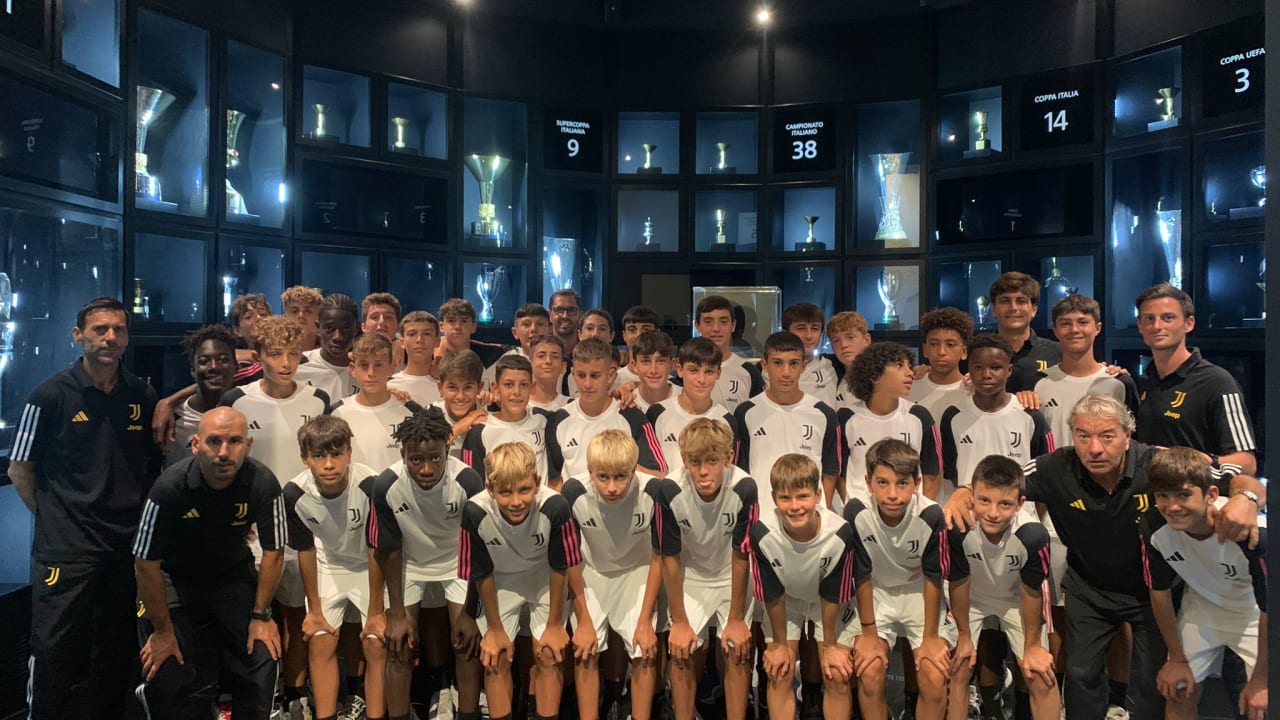 Le nostre Under 14 nella Sala dei Trofei allo Juventus Museum